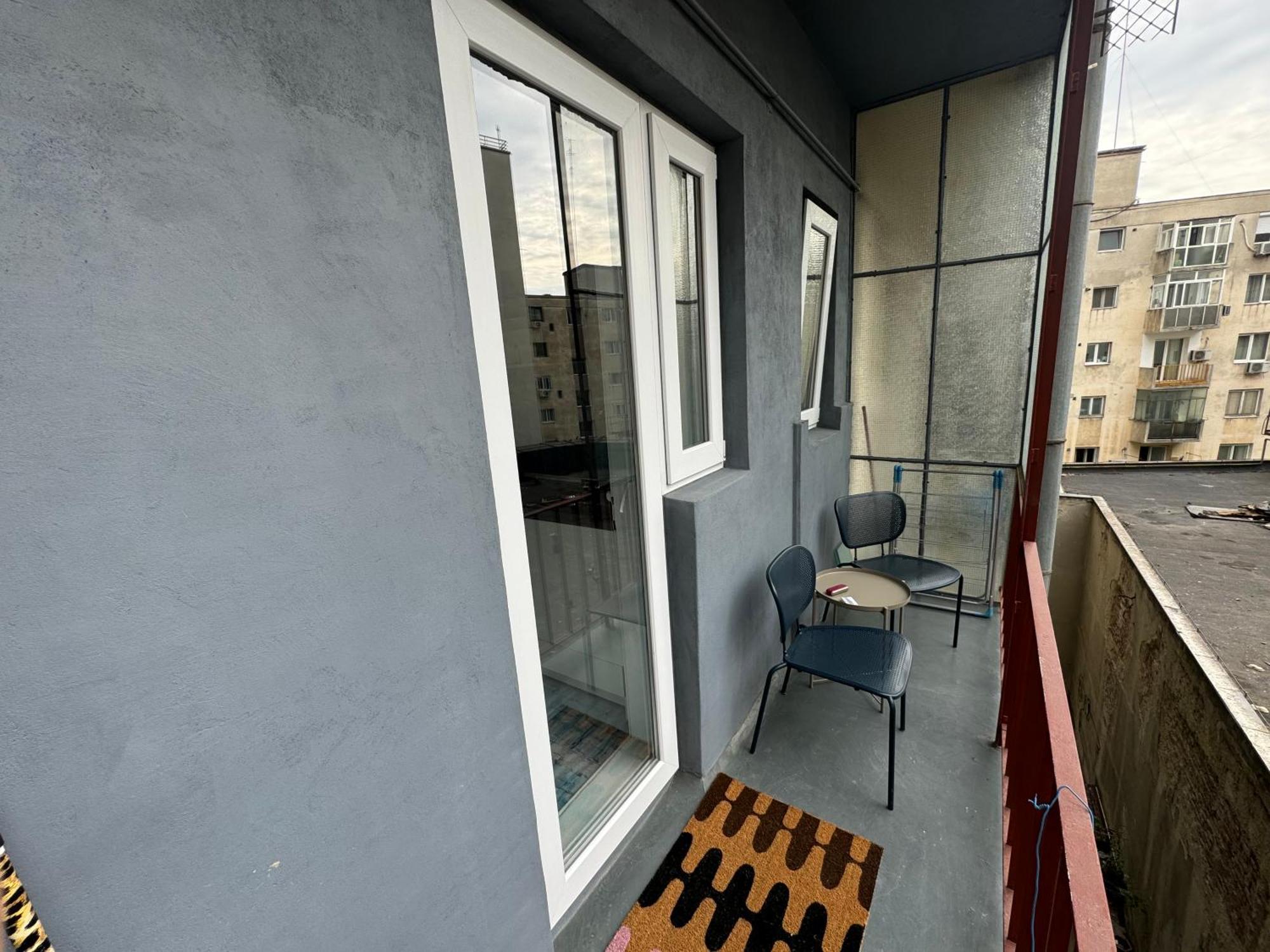 Airy & Beautiful Downtown Apartment Bukarest Exteriör bild